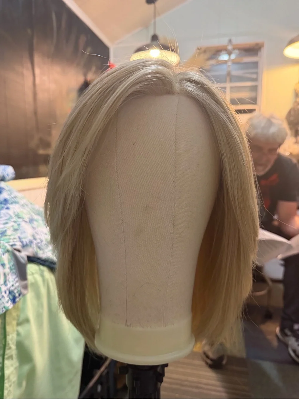 Short Layered Women’s Wig in Light Blonde - Versatile Everyday Style